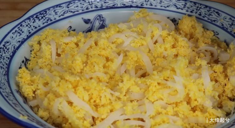 萝卜别再做老一套了,上锅蒸一蒸,美味可口,上桌就抢光盘