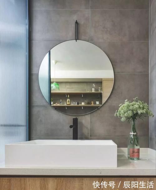 衣帽间|47平小一居,舍弃客厅,阳台装浴缸,整个家更实用!