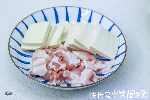 雷小厨|一线城市母女俩的晚餐,两个菜成本50块钱,不精致,也不浪费