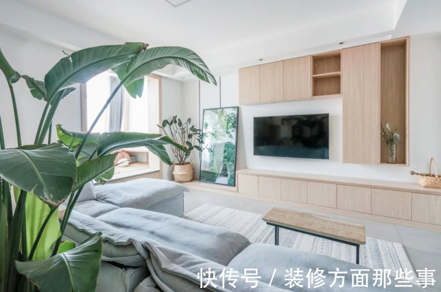装修|118平自然简约三居室,绿植与装饰画形成了一虚一实有生机活力