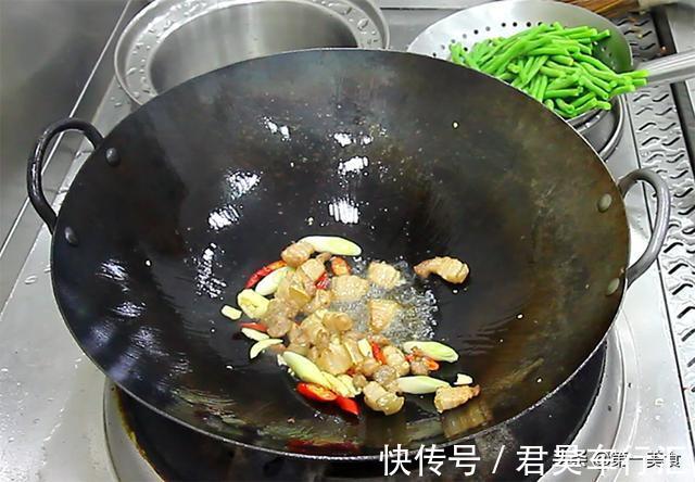 五花肉|厨师长炒的长豆角一周都吃不腻,脆嫩入味又下饭,学会自己在家做