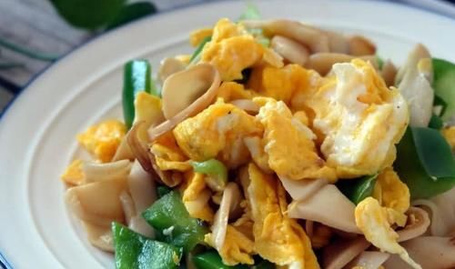 鸡蛋不用再搭西红柿，和它一起炒着吃，营养美味还能让你美丽动人