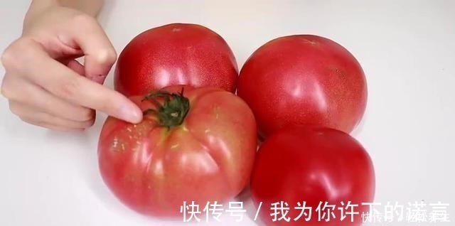 买西红柿要选“母”的，顶部看一眼就辨出，不怕挑到催熟的西红柿
