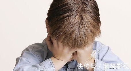 写作业|“完型别抄,我乱写的”,这行字让家长群炸锅,家长们纷纷质疑