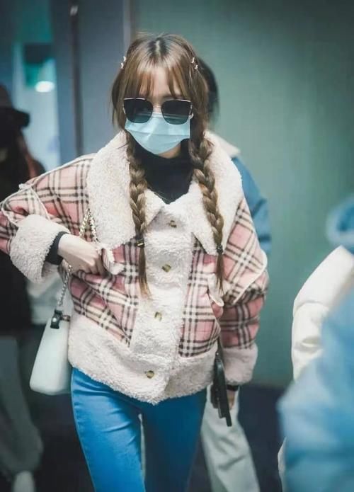 颜色|穿这种大衣时请慎重!明星超模纷纷“踩雷”,3招教你稳稳避开