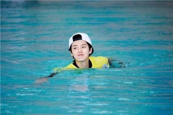 黄渤|原来他才是跑男队长的初定人选拒绝跑男后去参加极挑,意外成就了邓超