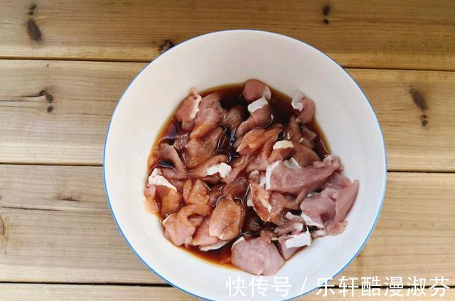 水煮肉片|水煮肉片的家常做法,做好之后肉片滑嫩,下饭又解馋