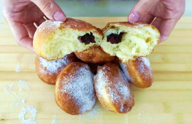 1碗面粉4个鸡蛋,不用烤箱,教你用平底锅做面包,比蛋糕还好吃