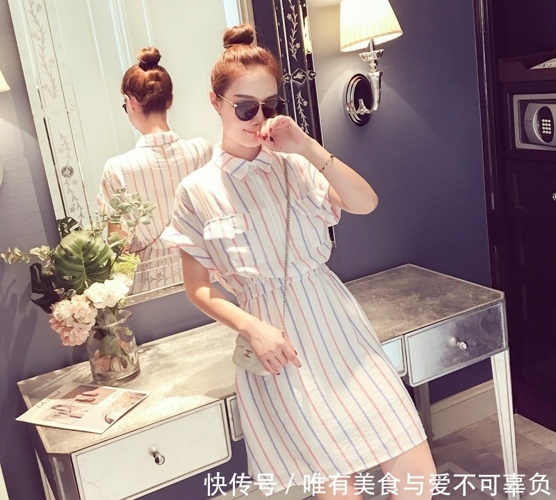 优雅|街拍:穿小西装的姐姐精致优雅又清新自然,有微微的小性感!