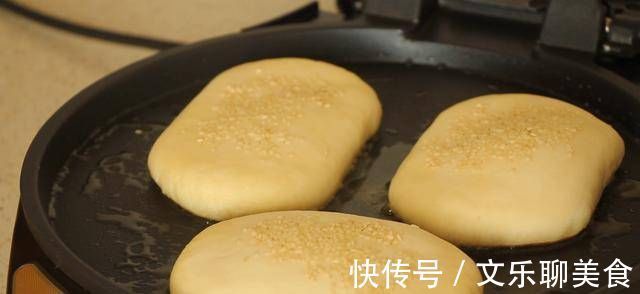 不用烤箱,只需牛奶和面粉,在家也能吃到酥到掉渣的火烧了