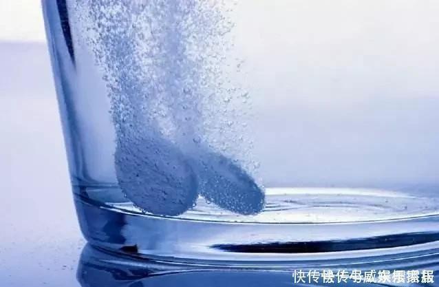 2种小药片,砸碎扔水里浇花,不烂根,不黄叶,花卉越长越旺