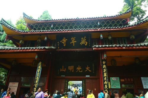 四川最低调的寺庙，是峨眉山历史最悠久古刹之一，还属于全国重点寺院