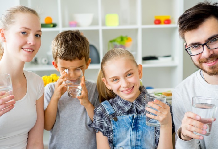 短命的人,喝水会出现3个信号,若你全都没有,恭喜有长寿潜质