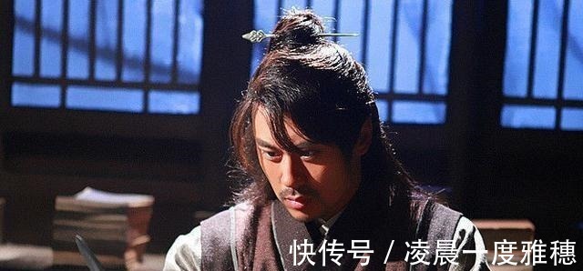 关胜#水浒传此人不但身份比柴进高贵,而且武艺高,躲过花荣射来的箭