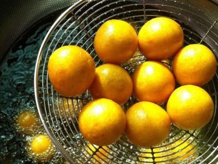  红薯丸子做法简单，补中益气、宽肠通便，大人孩子吃了都不错！