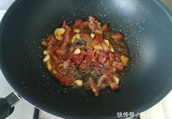 這菜簡單炒5分鐘就好,好吃還降火,晚餐隔三差五吃,體重嗖嗖降