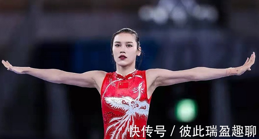 针织衫|蹦床亚军刘灵玲口红色号大火!私服爱穿紧身针织衫,港式风情超美