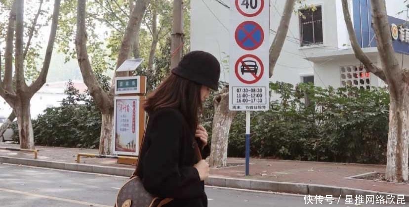 不失|秋冬重磅穿衣秘籍!黑色大衣搭配牛仔裤,休闲不失气场~