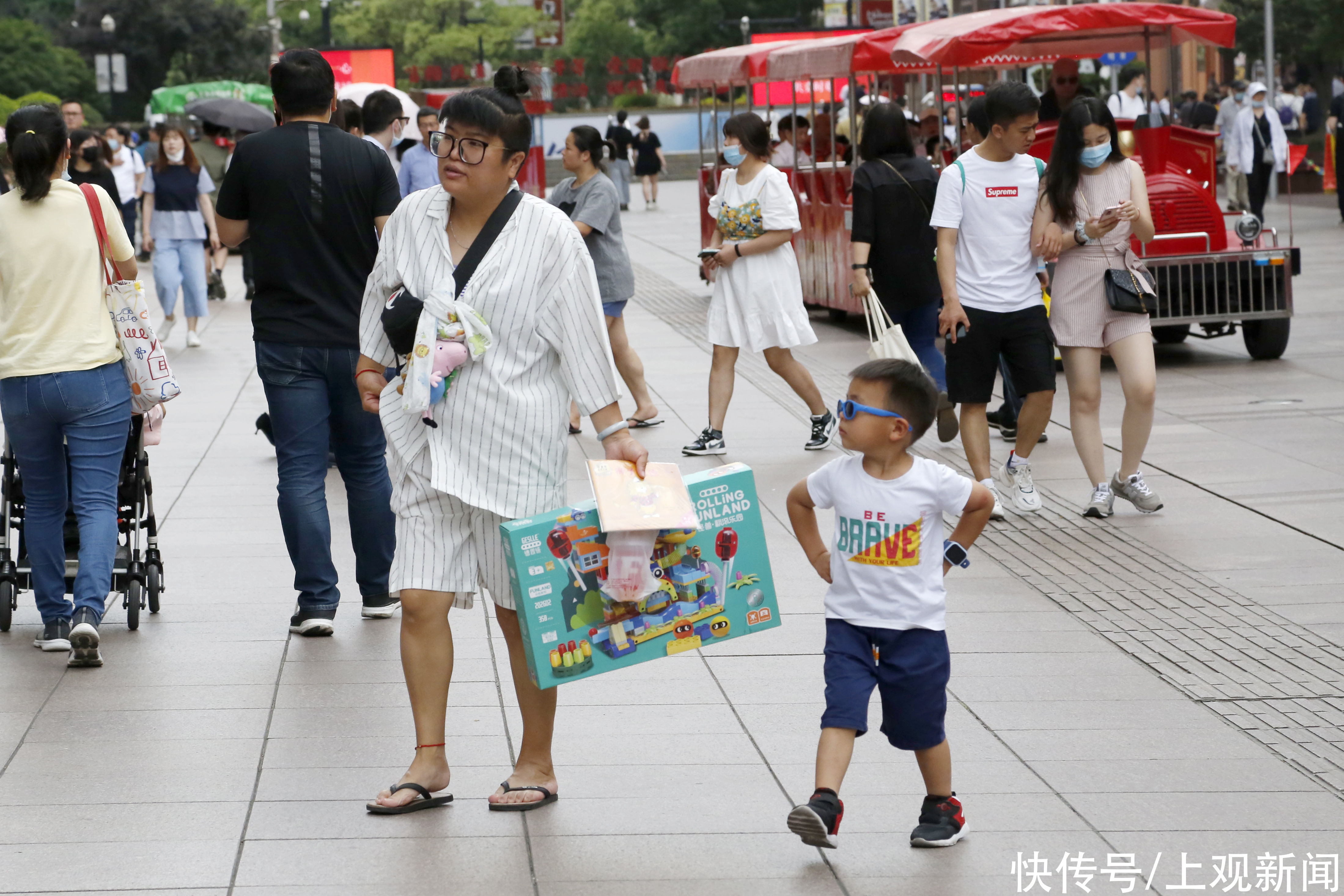 大人|今天这个“节日”，看看小孩大人都怎么过