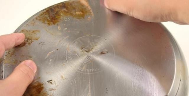 不锈钢锅发黑难清理教你用上这一招,立马像新的一样