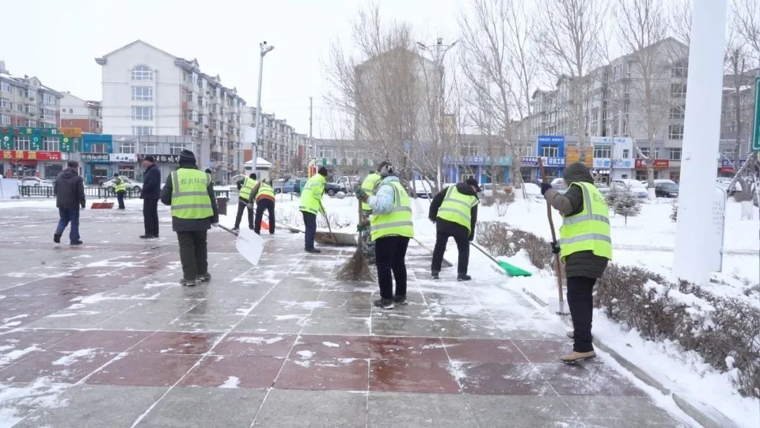 【清洁城乡环境 守护全民健康】 提升公园形象?北安市园林处强化环境卫生整治