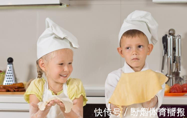 自卑|父母的3种行为，是伤害孩子最深的毒药，看看你还在做吗？