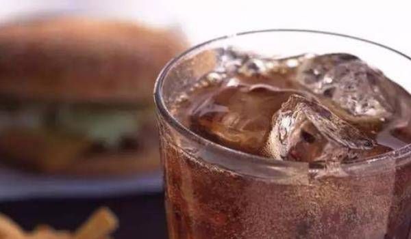 睡眠|经常失眠的人,晚餐最好别碰4种食物,睡眠质量会越来越好