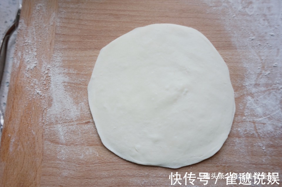 韭菜鸡蛋馅饼|家常美食推荐韭菜素馅饼，皮薄馅多，酥脆香甜