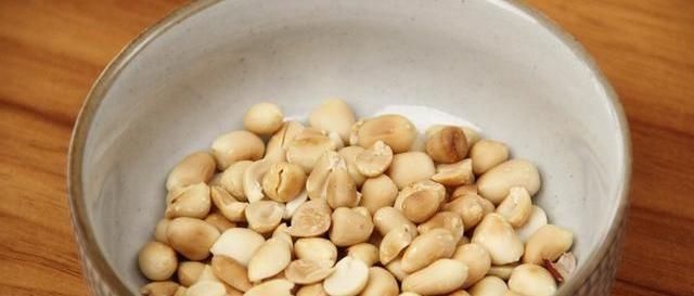 营养丰富的黑芝麻糊,这样做香味浓郁,再也不用在路边买早餐啦