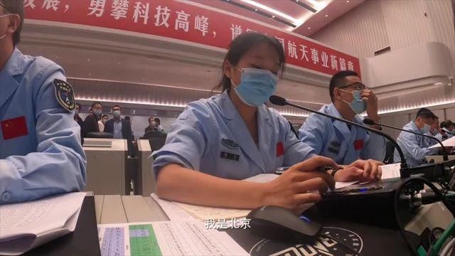 总台 这位“淡定”的90后女调度，火了！