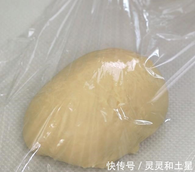 低筋面粉|夏天做面包,2个动作10分钟揉出手套膜,面包松软蓬松一次就成功!