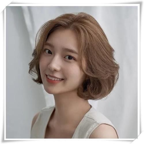 春夏季节，选择这5种“初恋”短发，美出新高度