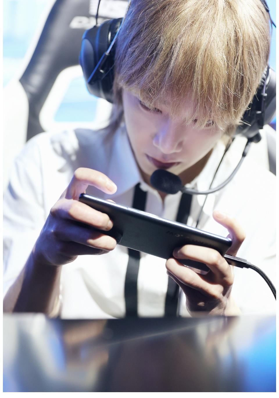 热爱|歌王华晨宇《飞行指挥家》：我偏用热爱 翻盘赢个精彩