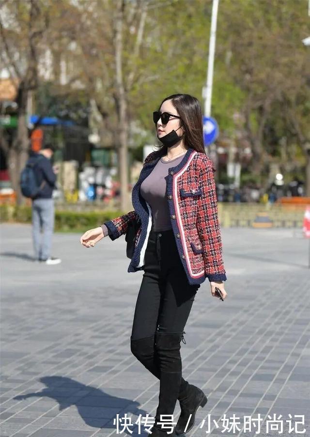 街拍:取代高跟鞋, 成为牛仔裤的“好搭档”, 时髦修身还不累脚!