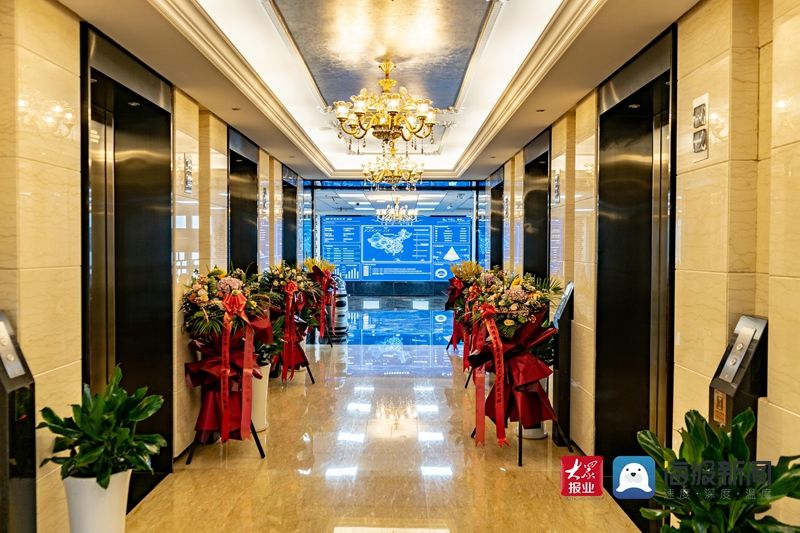 律师|登高五十层 法律图书馆再扩容 以案释法大讲堂开课 德衡律师集团最近“好戏不断”！