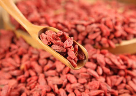 肝毒|枸杞搭配它,每天喝一杯,半月后,排出肝毒,气色好,容颜佳!