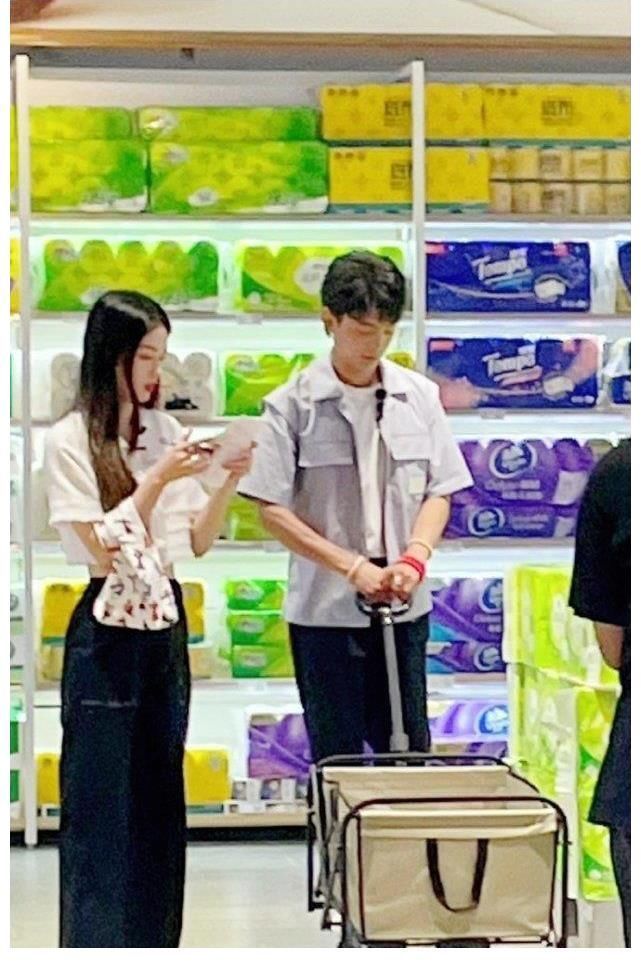 花蝴蝶|中餐厅周也龚俊兄妹情不减,丁真干活踏实,黄晓明太没存在感