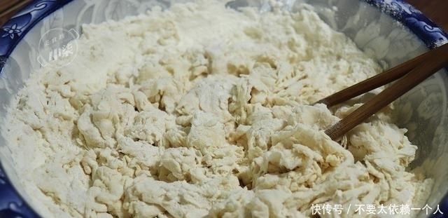 蒸包子|蒸包子时,别再直接上锅蒸了,记住3个诀窍,包子松软好吃不塌陷