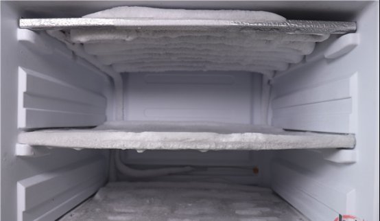 动动冰箱这个“小机关”，不管冰霜多厚，2分钟全去除，太牛了