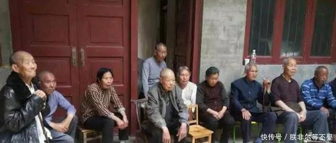 露泽院堡|此人拿出一把祖传宝刀，说是一位皇帝寄存在他家，父亲为护刀中枪！