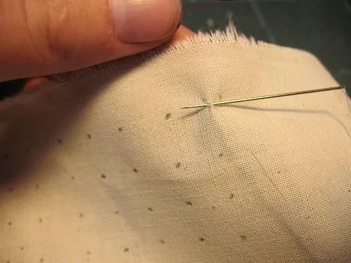 时装|干货丨时装大牌设计师都在用的手艺学会手工绣缀,给你的创意立裁加加餐