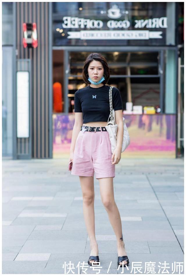 街头美女的时尚穿搭,不同的造型展现不一样的气质,高雅又调皮
