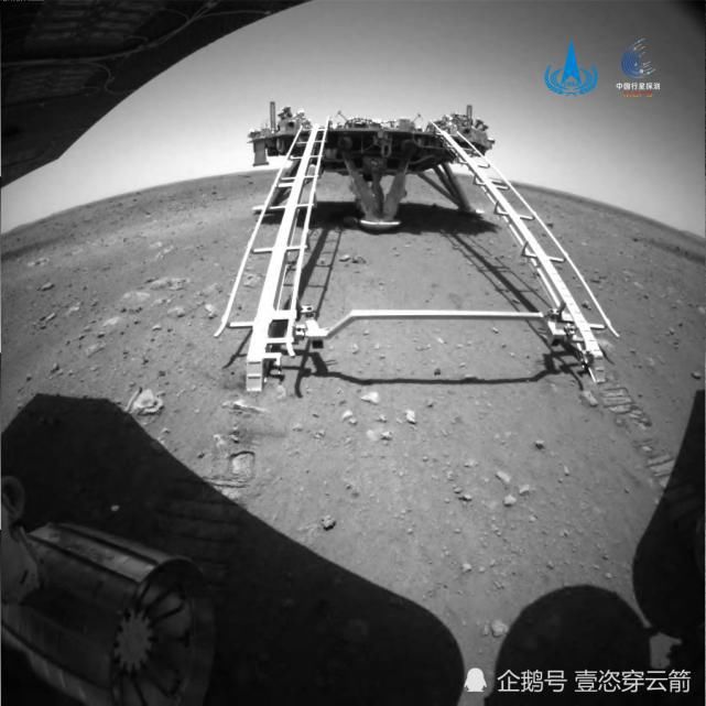 祝融号 祝融号迈出关键第一步，首次火星触地，移动0.522米