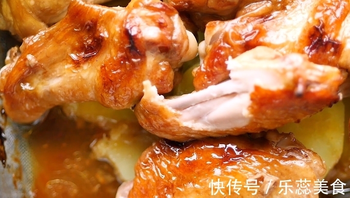鲜香|2分钟学会鸡翅新做法，不蒸不煮不油炸，鲜香又软嫩，做法超简单