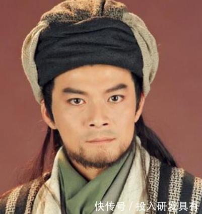 版本的乔峰|83版的乔峰为什么总戴帽子?黄日华摘下帽子后,网友笑出猪叫声