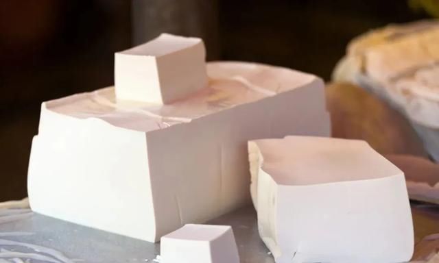 买豆腐时，聪明人看到这2种扭头就走，豆腐摊老板：从不让家人吃