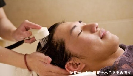 硅油类|头发刚浸湿就抹洗发水难怪发质越来越差,教你正确的洗头方法