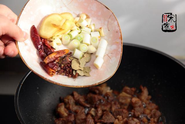 外婆家|外婆来小住,我花70块钱做了1锅红烧牛肉,外婆70元能花好久呀