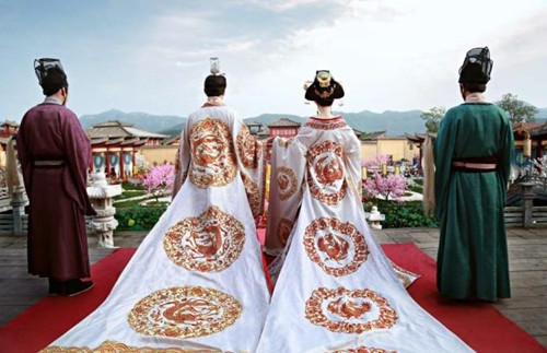 字碑@武则天75岁写的书法,这字体让现代人汗颜,远胜当代书法家