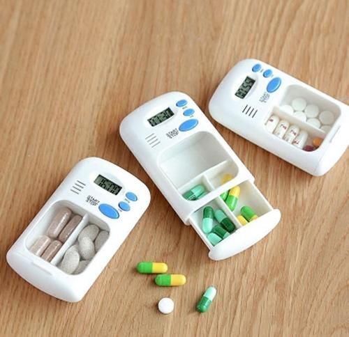 建议中老年人:不管去哪旅游,行李箱要带这4样,旅途舒适不受罪